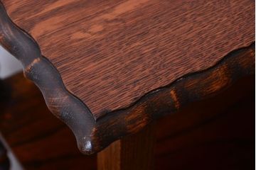 アンティーク家具　イギリスアンティーク　オーク材の優雅なツイストレッグサイドテーブル
