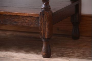 アンティーク家具　イギリスアンティーク　オーク材の優雅なツイストレッグサイドテーブル