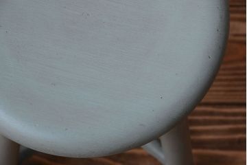 アンティーク家具　アンティークペイント　グレーがかったグリーンの低め丸スツール