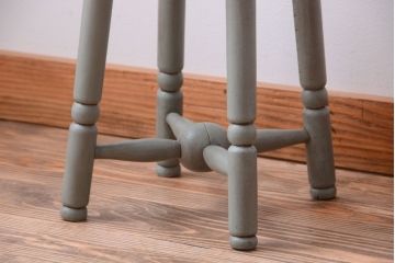 アンティーク家具　アンティークペイント　グレーがかったグリーンの低め丸スツール