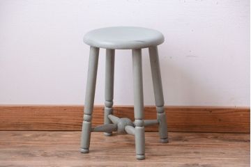 アンティーク家具　アンティークペイント　グレーがかったグリーンの低め丸スツール