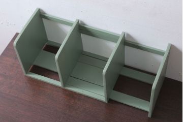 アンティーク雑貨　アンティークペイント　グレーがかったグリーンのスライド本立て