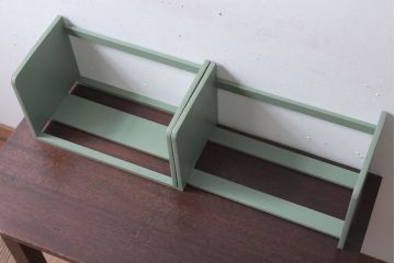 アンティーク雑貨　アンティークペイント　グレーがかったグリーンのスライド本立て