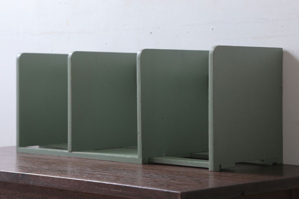 アンティーク雑貨　アンティークペイント　グレーがかったグリーンのスライド本立て