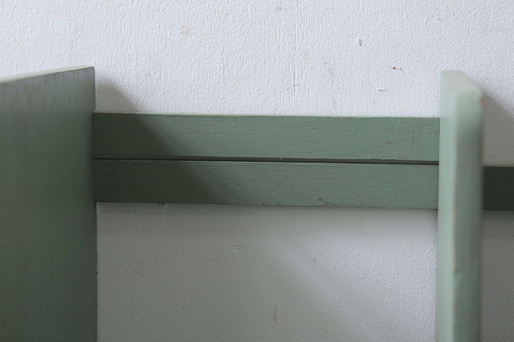 アンティーク雑貨　アンティークペイント　グレーがかったグリーンのスライド本立て