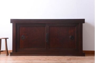 アンティーク家具　古民具・骨董　鏡板玉杢材!前面欅の上手物水屋箪笥サイドボード(水屋箪笥)