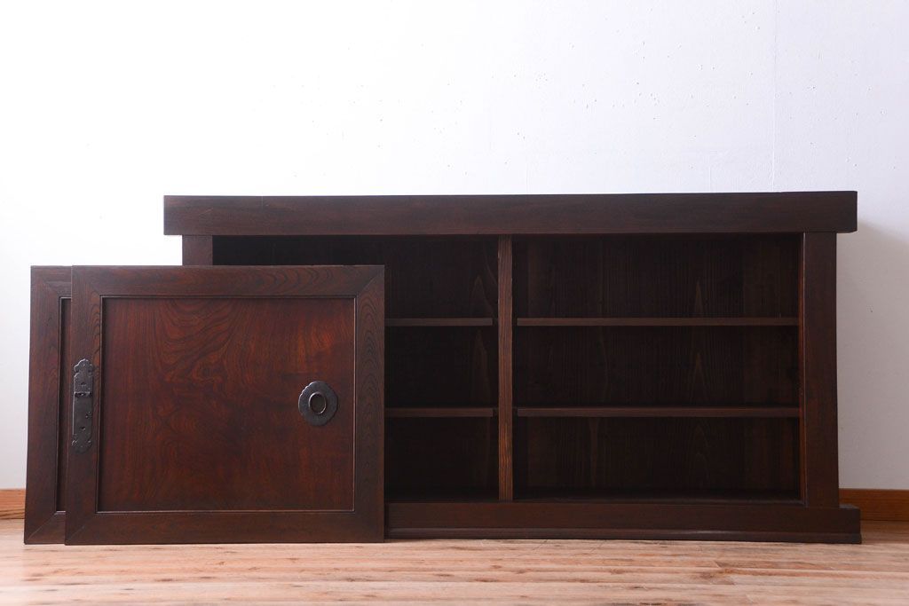 アンティーク家具　古民具・骨董　鏡板玉杢材!前面欅の上手物水屋箪笥サイドボード(水屋箪笥)