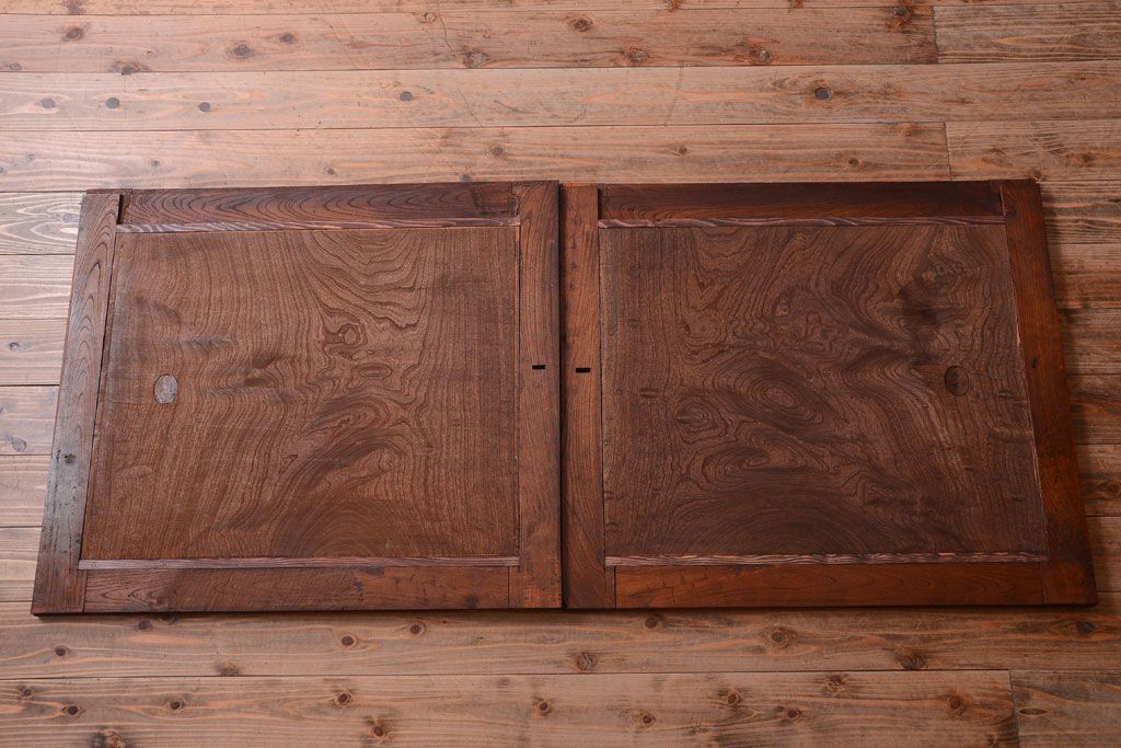 アンティーク家具　古民具・骨董　鏡板玉杢材!前面欅の上手物水屋箪笥サイドボード(水屋箪笥)