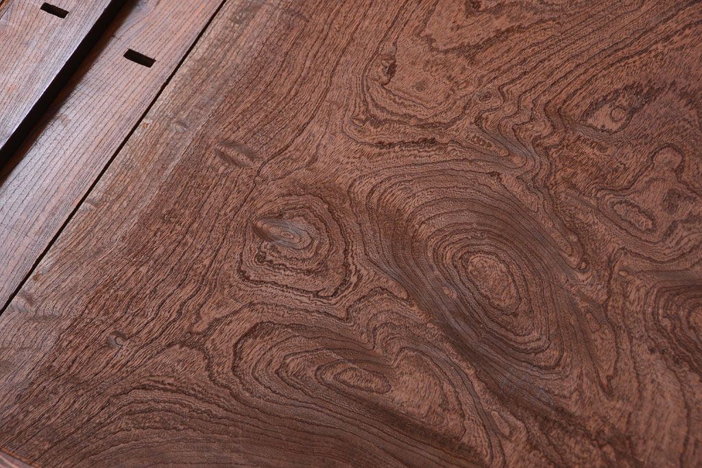 アンティーク家具　古民具・骨董　鏡板玉杢材!前面欅の上手物水屋箪笥サイドボード(水屋箪笥)