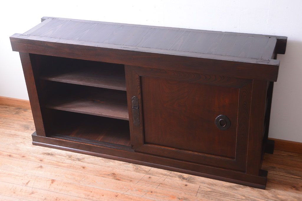 アンティーク家具　古民具・骨董　鏡板玉杢材!前面欅の上手物水屋箪笥サイドボード(水屋箪笥)