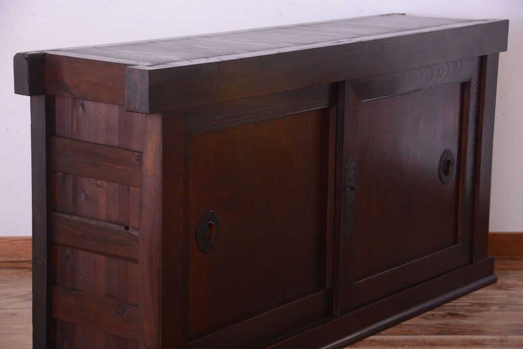 アンティーク家具　古民具・骨董　鏡板玉杢材!前面欅の上手物水屋箪笥サイドボード(水屋箪笥)