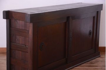 アンティーク家具　古民具・骨董　鏡板玉杢材!前面欅の上手物水屋箪笥サイドボード(水屋箪笥)