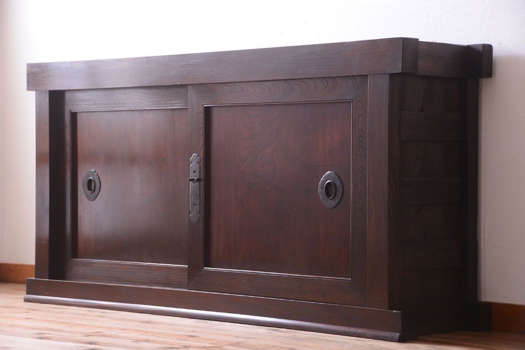 アンティーク家具　古民具・骨董　鏡板玉杢材!前面欅の上手物水屋箪笥サイドボード(水屋箪笥)