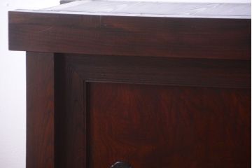 アンティーク家具　古民具・骨董　鏡板玉杢材!前面欅の上手物水屋箪笥サイドボード(水屋箪笥)