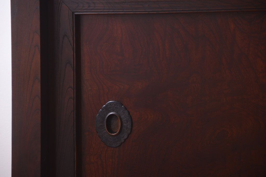 アンティーク家具　古民具・骨董　鏡板玉杢材!前面欅の上手物水屋箪笥サイドボード(水屋箪笥)