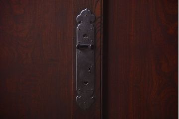 アンティーク家具　古民具・骨董　鏡板玉杢材!前面欅の上手物水屋箪笥サイドボード(水屋箪笥)