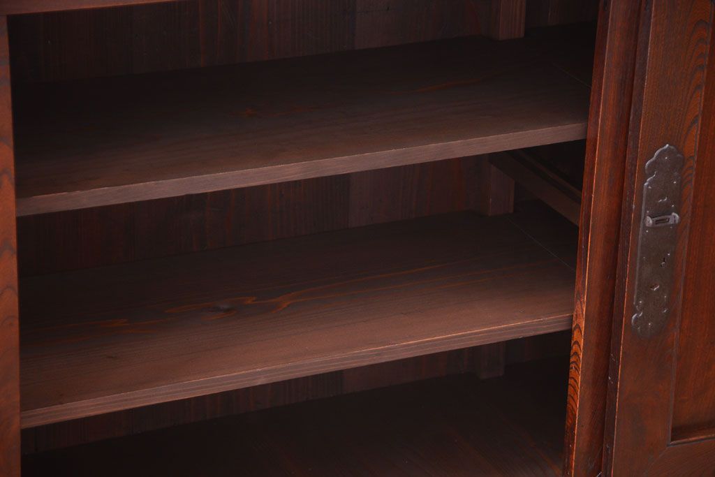 アンティーク家具　古民具・骨董　鏡板玉杢材!前面欅の上手物水屋箪笥サイドボード(水屋箪笥)