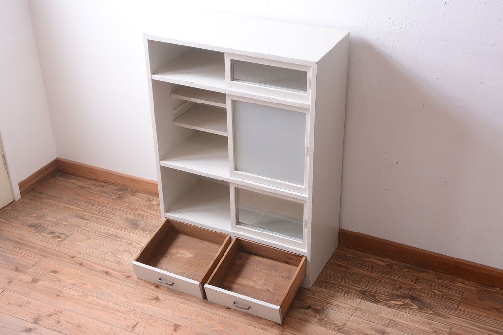 アンティーク家具　アンティークペイント　引き出し付き!気泡・すりガラス入りのおしゃれな戸棚(収納棚)