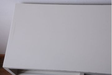 アンティーク家具　アンティークペイント　引き出し付き!気泡・すりガラス入りのおしゃれな戸棚(収納棚)