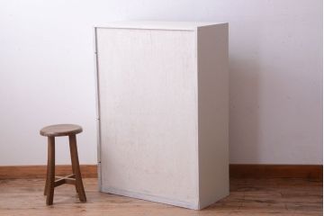 アンティーク家具　アンティークペイント　引き出し付き!気泡・すりガラス入りのおしゃれな戸棚(収納棚)