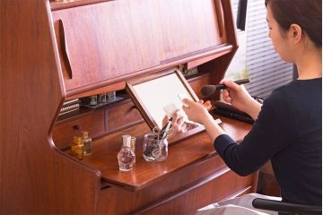 ヴィンテージ家具　北欧ビンテージ　作業台付き!上品なドレッシングチェスト