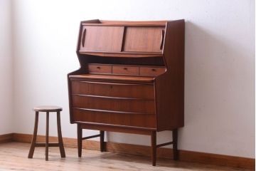 ヴィンテージ家具　北欧ビンテージ　作業台付き!上品なドレッシングチェスト