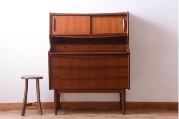 ヴィンテージ家具　北欧ビンテージ　作業台付き!上品なドレッシングチェスト