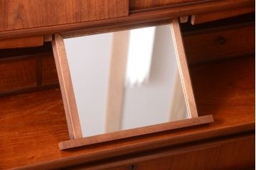 ヴィンテージ家具　北欧ビンテージ　作業台付き!上品なドレッシングチェスト