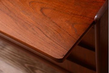 ヴィンテージ家具　北欧ビンテージ　作業台付き!上品なドレッシングチェスト