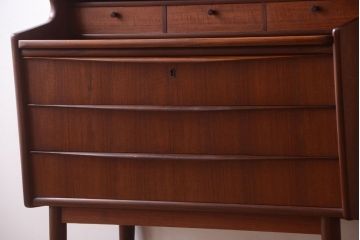 ヴィンテージ家具　北欧ビンテージ　作業台付き!上品なドレッシングチェスト