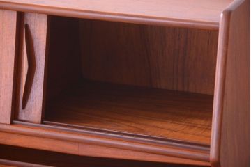 ヴィンテージ家具　北欧ビンテージ　作業台付き!上品なドレッシングチェスト