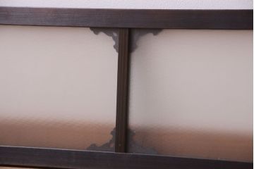 大正ロマン　上品なレトロガラス入りの木製明り取り