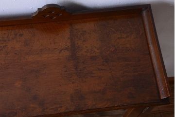 アンティーク家具　イギリスアンティーク　ウォールナット材の古いガラスキャビネット