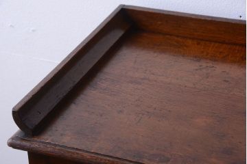 アンティーク家具　イギリスアンティーク　ウォールナット材の古いガラスキャビネット