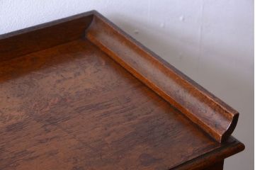 アンティーク家具　イギリスアンティーク　ウォールナット材の古いガラスキャビネット