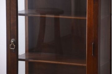 アンティーク家具　イギリスアンティーク　ウォールナット材の古いガラスキャビネット