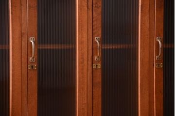 アンティーク家具　和製アンティーク　モールガラス入り!ネームプレート付きの古いロッカー