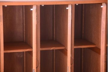 アンティーク家具　和製アンティーク　モールガラス入り!ネームプレート付きの古いロッカー