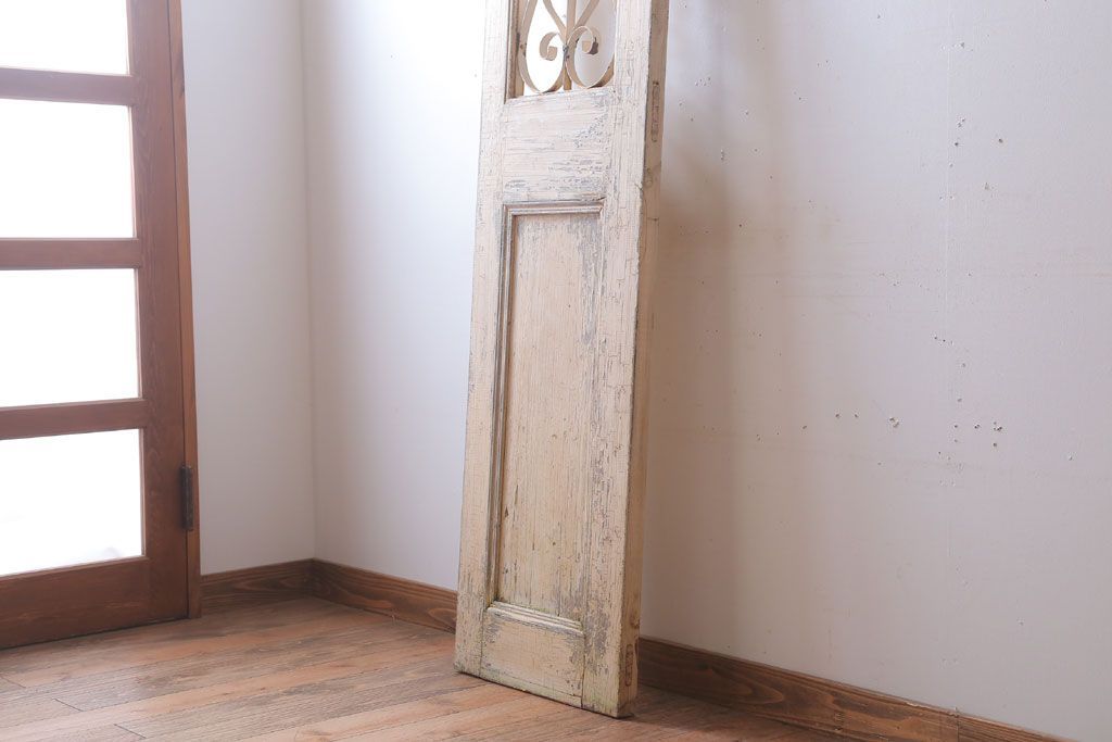 アンティーク　オリジナルペイントのおしゃれなドア