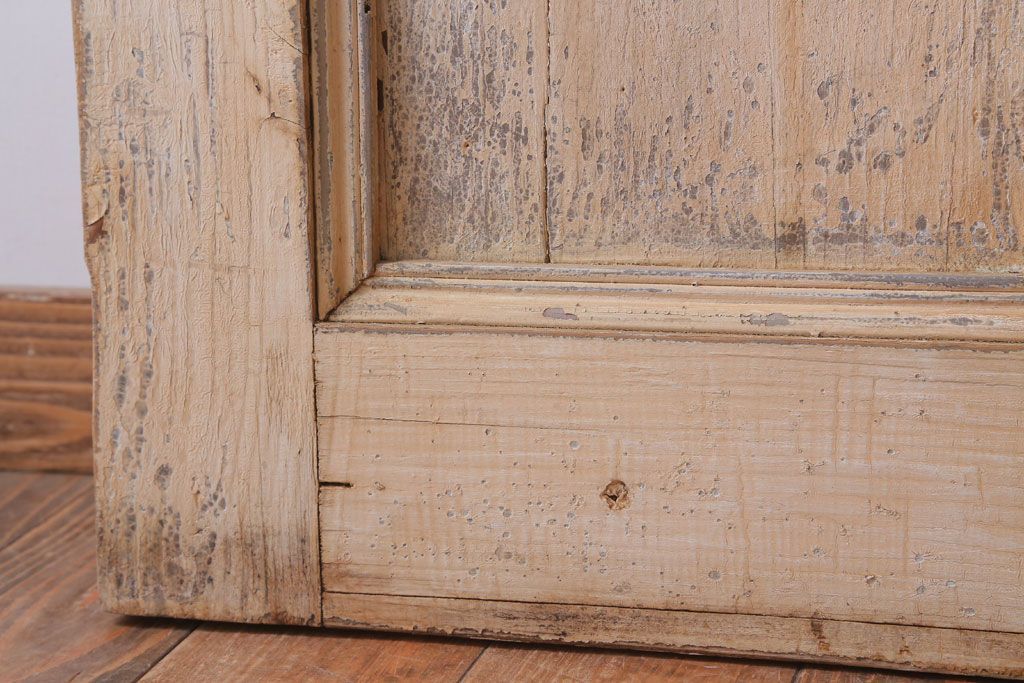 アンティーク　オリジナルペイントのおしゃれなドア