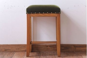 レトロ家具　アンティーク　古い木のレトロなクッション座面角スツール