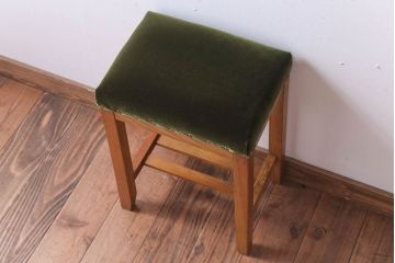 レトロ家具　アンティーク　古い木のレトロなクッション座面角スツール
