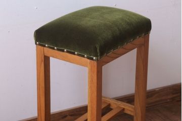 レトロ家具　アンティーク　古い木のレトロなクッション座面角スツール