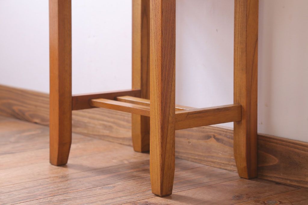 レトロ家具　アンティーク　古い木のレトロなクッション座面角スツール