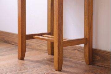 レトロ家具　アンティーク　古い木のレトロなクッション座面角スツール