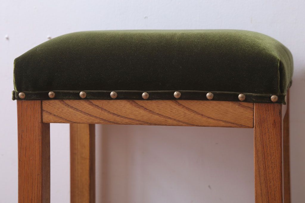 レトロ家具　アンティーク　古い木のレトロなクッション座面角スツール