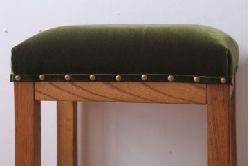 レトロ家具　アンティーク　古い木のレトロなクッション座面角スツール