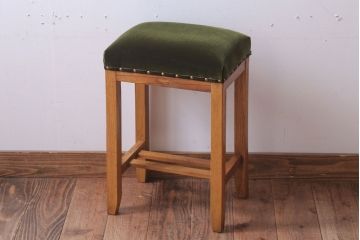 レトロ家具　アンティーク　古い木のレトロなクッション座面角スツール