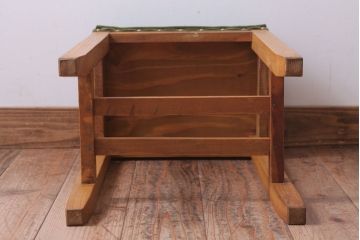 レトロ家具　アンティーク　古い木のレトロなクッション座面角スツール