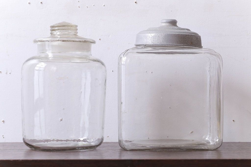 アンティーク雑貨　昭和レトロ　ガラス蓋とブリキ蓋のガラス瓶2個セット